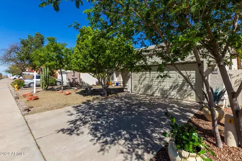 1910 E Behrend Dr, Phoenix, AZ 85024 photo 3