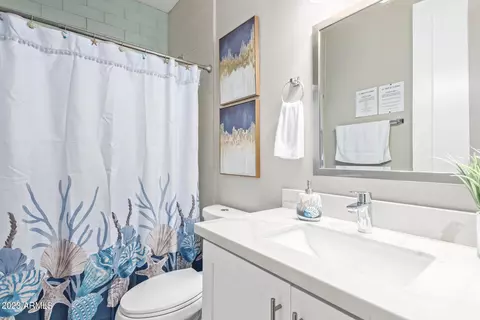 Bath - 4202 N 18th Pl, Phoenix, AZ 85016 photo 2 of 4