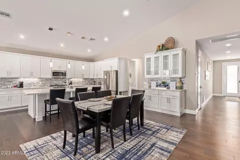 Dining - 4202 N 18th Pl, Phoenix, AZ 85016 photo 2 of 2
