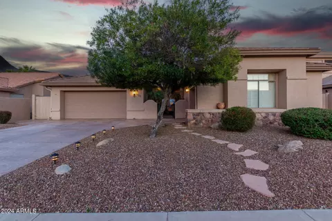 5823 S Amberwood Dr, Chandler, AZ 85248