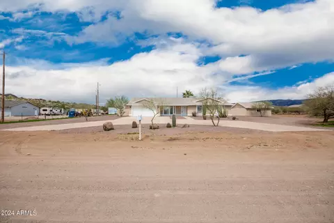 582 W Cavalry Rd, New River, AZ 85087