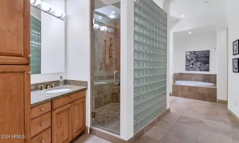 Bath - 8 E Biltmore Est #206, Phoenix, AZ 85016 photo 1 of 3