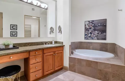 Bath - 8 E Biltmore Est #206, Phoenix, AZ 85016 photo 2 of 3