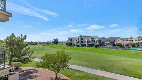 View/Area - 8 E Biltmore Est #206, Phoenix, AZ 85016 photo 2 of 4