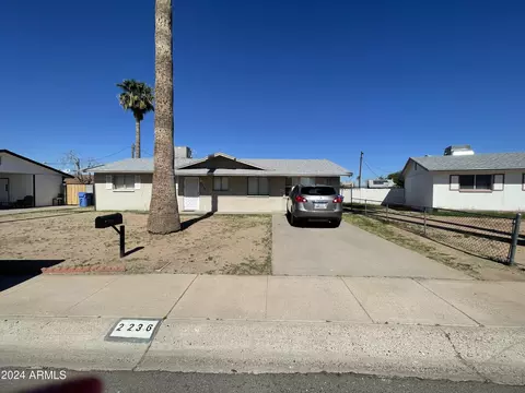 2236 E Chipman Rd, Phoenix, AZ 85040