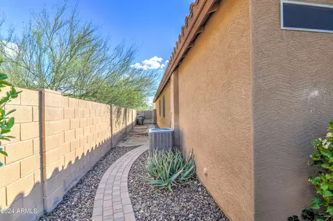 Exterior - 2140 E Kings Ave, Phoenix, AZ 85022 photo 9 of 10