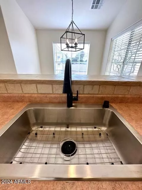 Kitchen - 1387 S Arcadia Dr, Globe, AZ 85501 photo 4 of 5