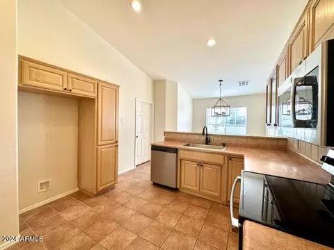 Kitchen - 1387 S Arcadia Dr, Globe, AZ 85501 photo 3 of 5