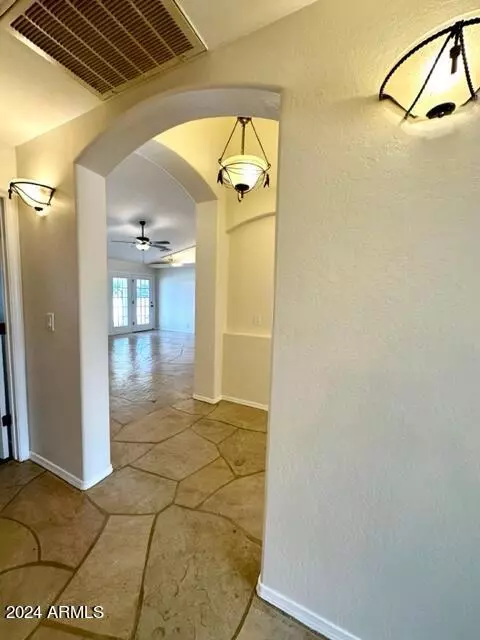 Entry Way - 1387 S Arcadia Dr, Globe, AZ 85501 photo 3 of 4