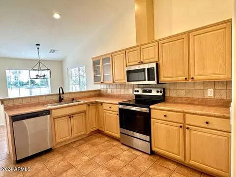 Kitchen - 1387 S Arcadia Dr, Globe, AZ 85501 photo 2 of 5