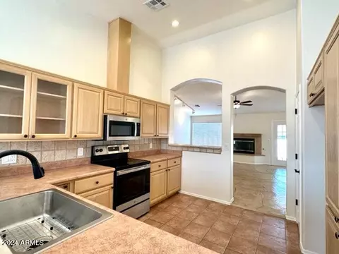 Kitchen - 1387 S Arcadia Dr, Globe, AZ 85501 photo 5 of 5