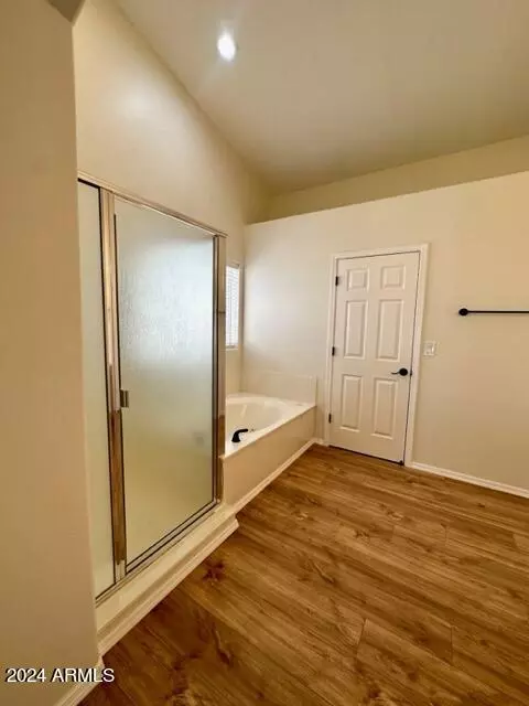 Bath - 1387 S Arcadia Dr, Globe, AZ 85501 photo 1 of 6