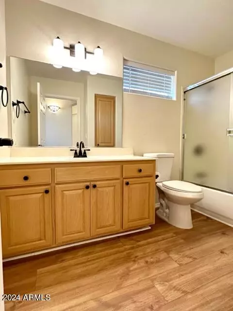 Bath - 1387 S Arcadia Dr, Globe, AZ 85501 photo 4 of 6