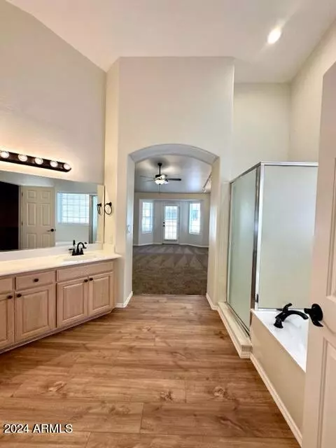 Bath - 1387 S Arcadia Dr, Globe, AZ 85501 photo 3 of 6