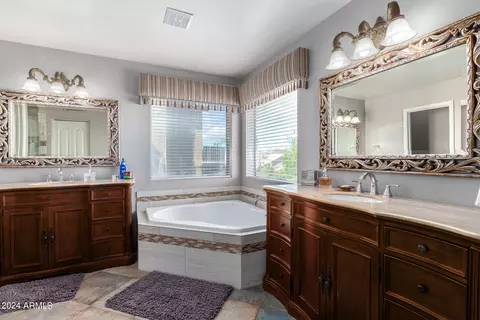 Bath - 1726 E Sheena Dr, Phoenix, AZ 85022 photo 1 of 4
