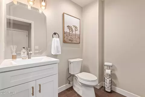 Bath - 2537 E Sagebrush St, Gilbert, AZ 85296 photo 1 of 7