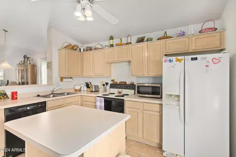 Kitchen - 5808 E Brown Rd #12, Mesa, AZ 85205 photo 2 of 4
