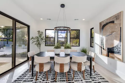 Dining - 4164 N 33rd St, Phoenix, AZ 85018 photo 1 of 3