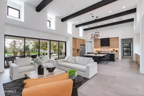Living - 4164 N 33rd St, Phoenix, AZ 85018 photo 2 of 3