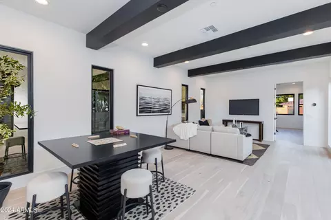 Dining - 4164 N 33rd St, Phoenix, AZ 85018 photo 3 of 3