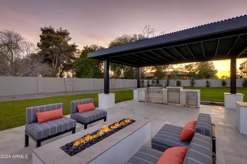 Exterior - 4164 N 33rd St, Phoenix, AZ 85018 photo 9 of 14