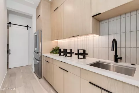 Kitchen - 4164 N 33rd St, Phoenix, AZ 85018 photo 4 of 5
