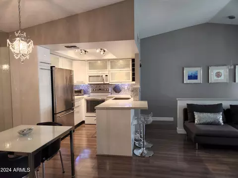 Kitchen - 1820 E Morten Ave #225, Phoenix, AZ 85020 photo 2 of 8