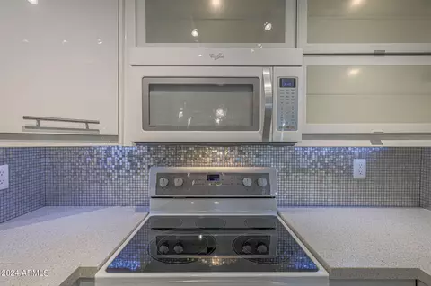 Kitchen - 1820 E Morten Ave #225, Phoenix, AZ 85020 photo 5 of 8