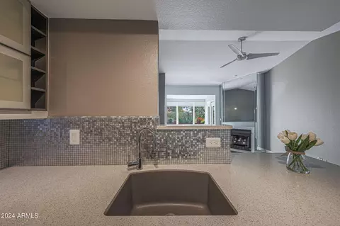 Kitchen - 1820 E Morten Ave #225, Phoenix, AZ 85020 photo 4 of 8