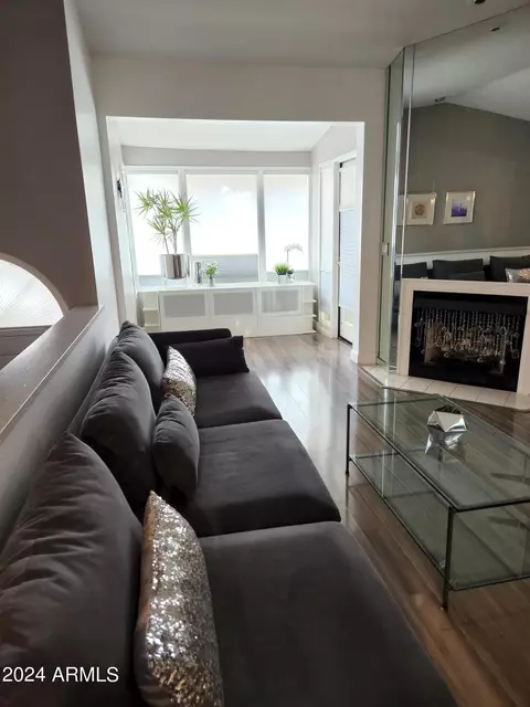 Living - 1820 E Morten Ave #225, Phoenix, AZ 85020 photo 4 of 5
