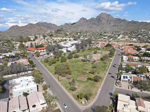 View/Area - 1820 E Morten Ave #225, Phoenix, AZ 85020 photo 8 of 15