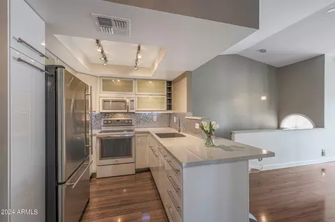 Kitchen - 1820 E Morten Ave #225, Phoenix, AZ 85020 photo 3 of 8