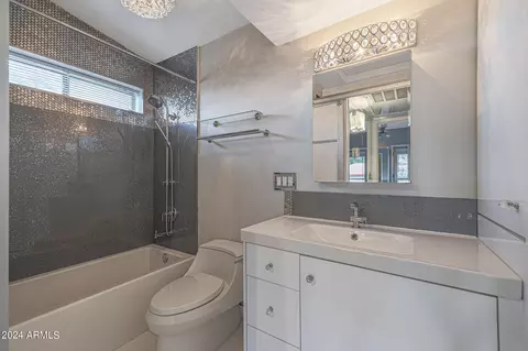 Bath - 1820 E Morten Ave #225, Phoenix, AZ 85020 photo 1 of 2
