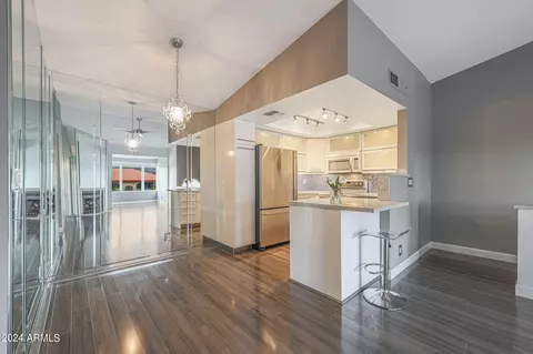 Kitchen - 1820 E Morten Ave #225, Phoenix, AZ 85020 photo 8 of 8