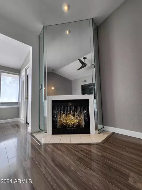 Living - 1820 E Morten Ave #225, Phoenix, AZ 85020 photo 3 of 5