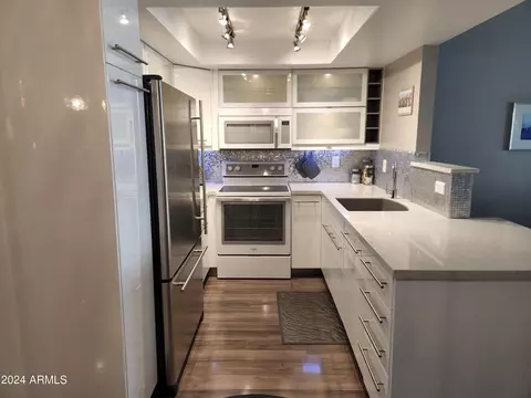 Kitchen - 1820 E Morten Ave #225, Phoenix, AZ 85020 photo 1 of 8