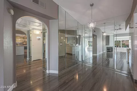 Entry Way - 1820 E Morten Ave #225, Phoenix, AZ 85020 photo 2 of 3