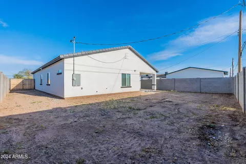Exterior - 4812 S 35th Dr, Phoenix, AZ 85041 photo 8 of 10