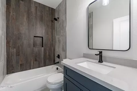 Bath - 4812 S 35th Dr, Phoenix, AZ 85041 photo 2 of 2