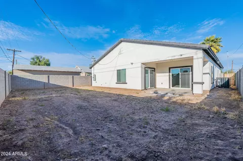 Exterior - 4812 S 35th Dr, Phoenix, AZ 85041 photo 7 of 10