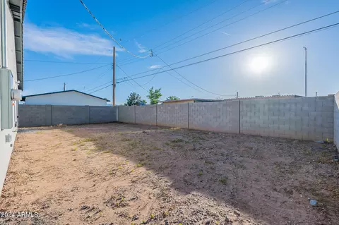 Exterior - 4812 S 35th Dr, Phoenix, AZ 85041 photo 9 of 10