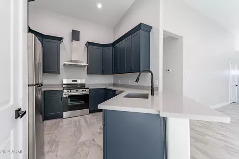 Kitchen - 4812 S 35th Dr, Phoenix, AZ 85041 photo 2 of 5