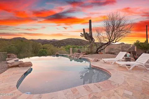 35320 S River Ridge Rd, Black Canyon City, AZ 85324