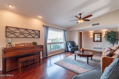 1145 E Louis Way, Tempe, AZ 85284 photo 9