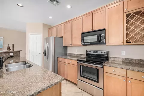 1330 S Aaron Dr #215, Mesa, AZ 85209