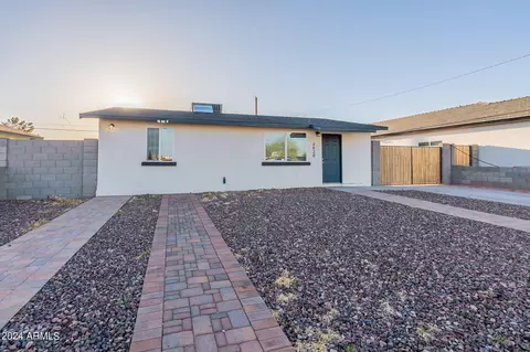 Exterior - 4820 S 35th Dr, Phoenix, AZ 85041 photo 4 of 14