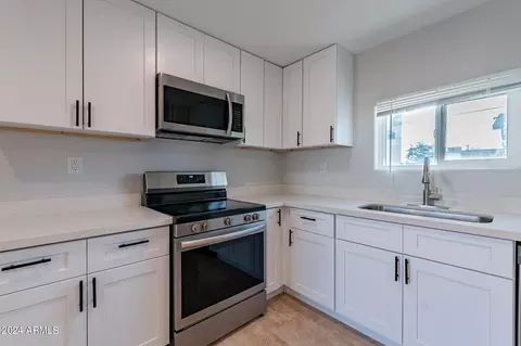Kitchen - 4820 S 35th Dr, Phoenix, AZ 85041 photo 4 of 4