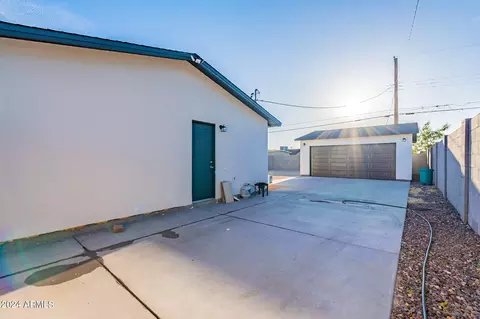 Exterior - 4820 S 35th Dr, Phoenix, AZ 85041 photo 8 of 14