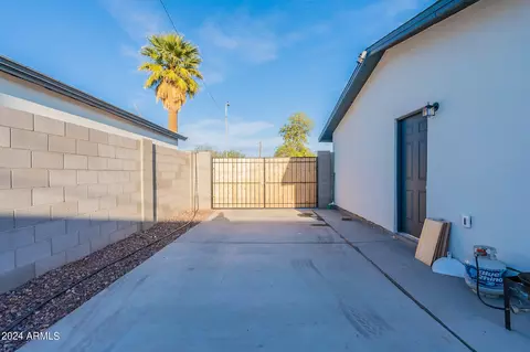 Exterior - 4820 S 35th Dr, Phoenix, AZ 85041 photo 9 of 14