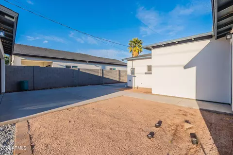 Exterior - 4820 S 35th Dr, Phoenix, AZ 85041 photo 10 of 14